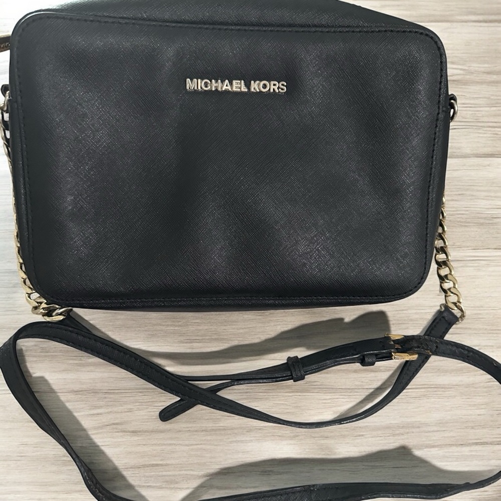 Michael Kors Jet Large Saffiano Leather Crossbody Black & Adjustable Strap Fair